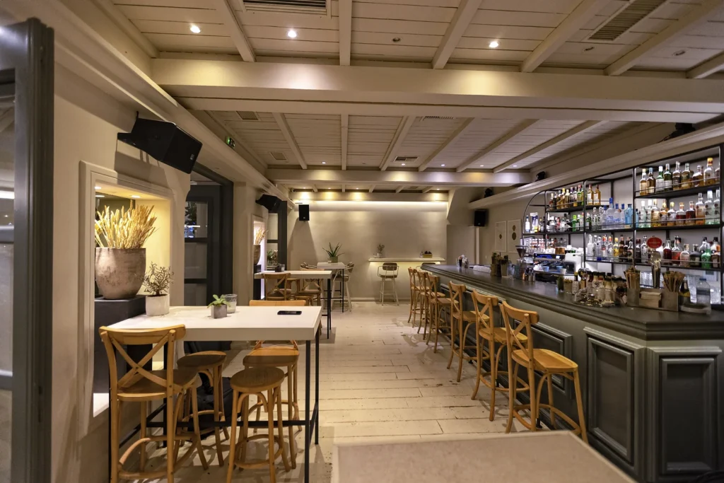 ENTREE All Day Bar
